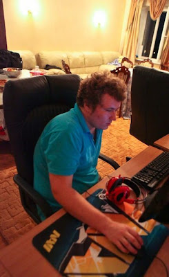 The Life Of Professional Gamers Seen On www.coolpicturegallery.us