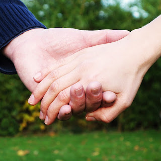 Hand in hand - be trustworthy