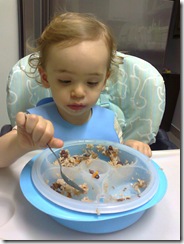 No cadeirão 1 a 2 meses comendo sozinho (6)