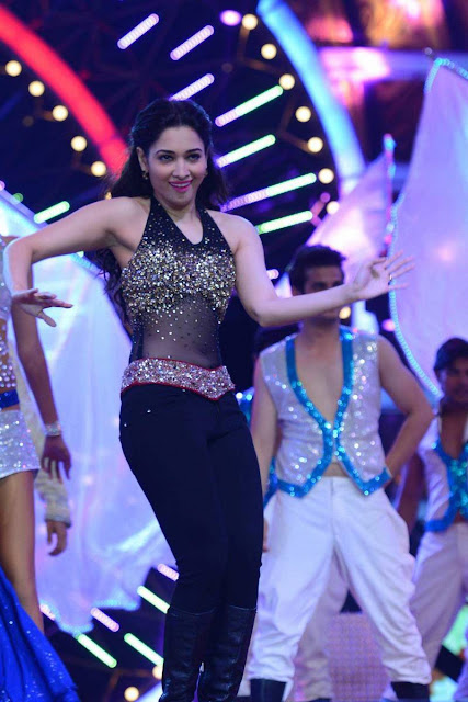 tamanna hot armpit show while dance 