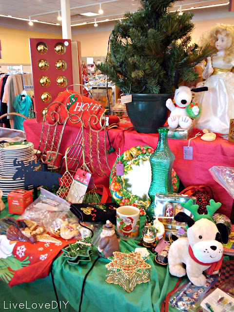 How to shop at a thrift store for Christmas decor: what to look for, what to buy, & what to do with it!! Cool ideas!