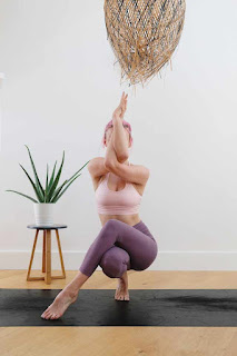 Foto de mujer flexible en un post sobre el centro en Pilates