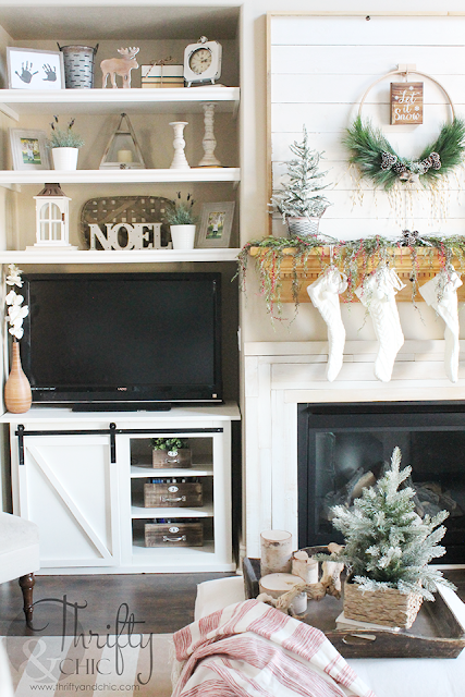 Farmhouse Christmas decor and decorating ideas. Neutral Christmas decor. Living room Christmas decor. White and burlap Christmas tree. Christmas cottage decor