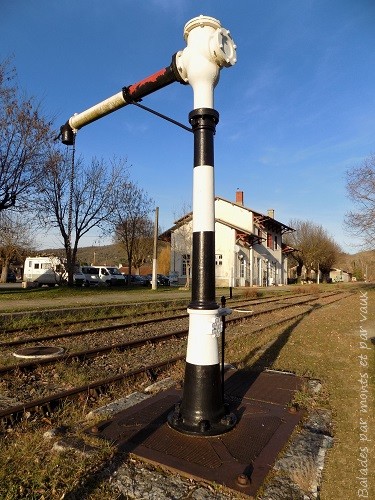 Système d'alimentation en eau des locomotives à vapeur