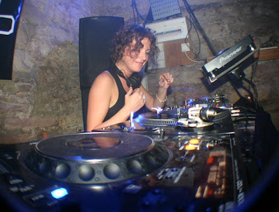 DJ-DJ Wanita Paling Hot