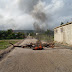 Residentes en Los Guandules realizan protesta en demanda de calles