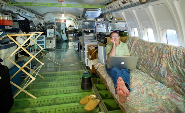 This man turned an airplane into his home