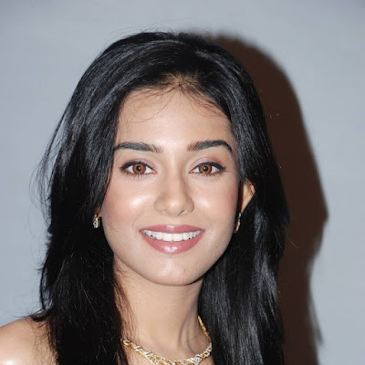 amrita rao husband image 