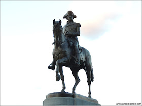 Escultura a Caballo del Presidente George Washington en el Boston Garden