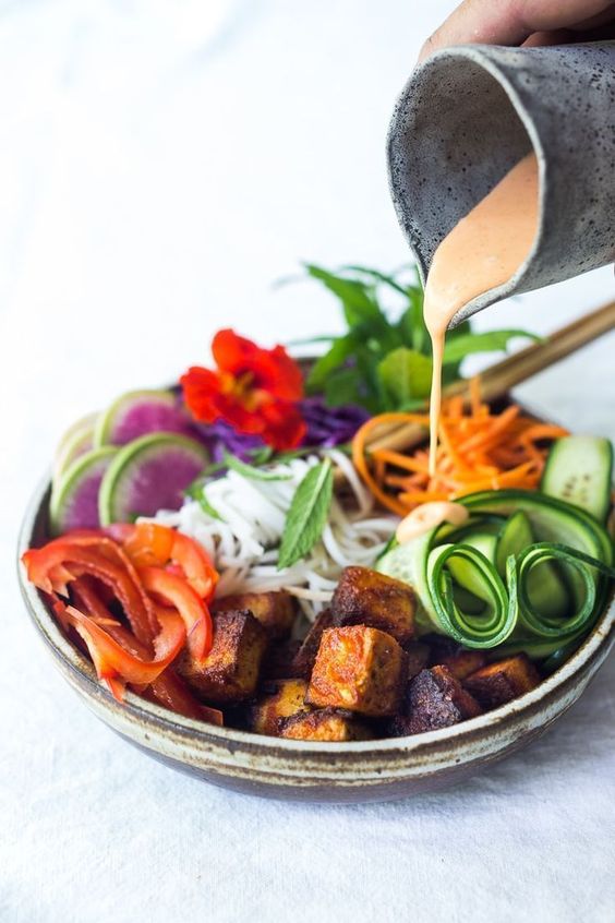 Vegan Bahn Mi Noodle Bowl with Crispy Sriracha Tofu, rice noodles, pickled carrots and radishes, crunchy cucumber and cabbage and a creamy vegan spicy Bahn Mi dressing! #bahnmi #healthybowl #noodlebowl