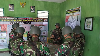 Satgas Pamtas Yonif Raider 300/Bjw Melaksanakan Sweeping Di Pintu Lintas Batas RI-PNG