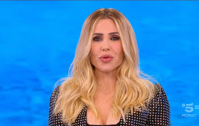 Ilary Blasi foto conduttrice Isola Dei Famosi 21 maggio