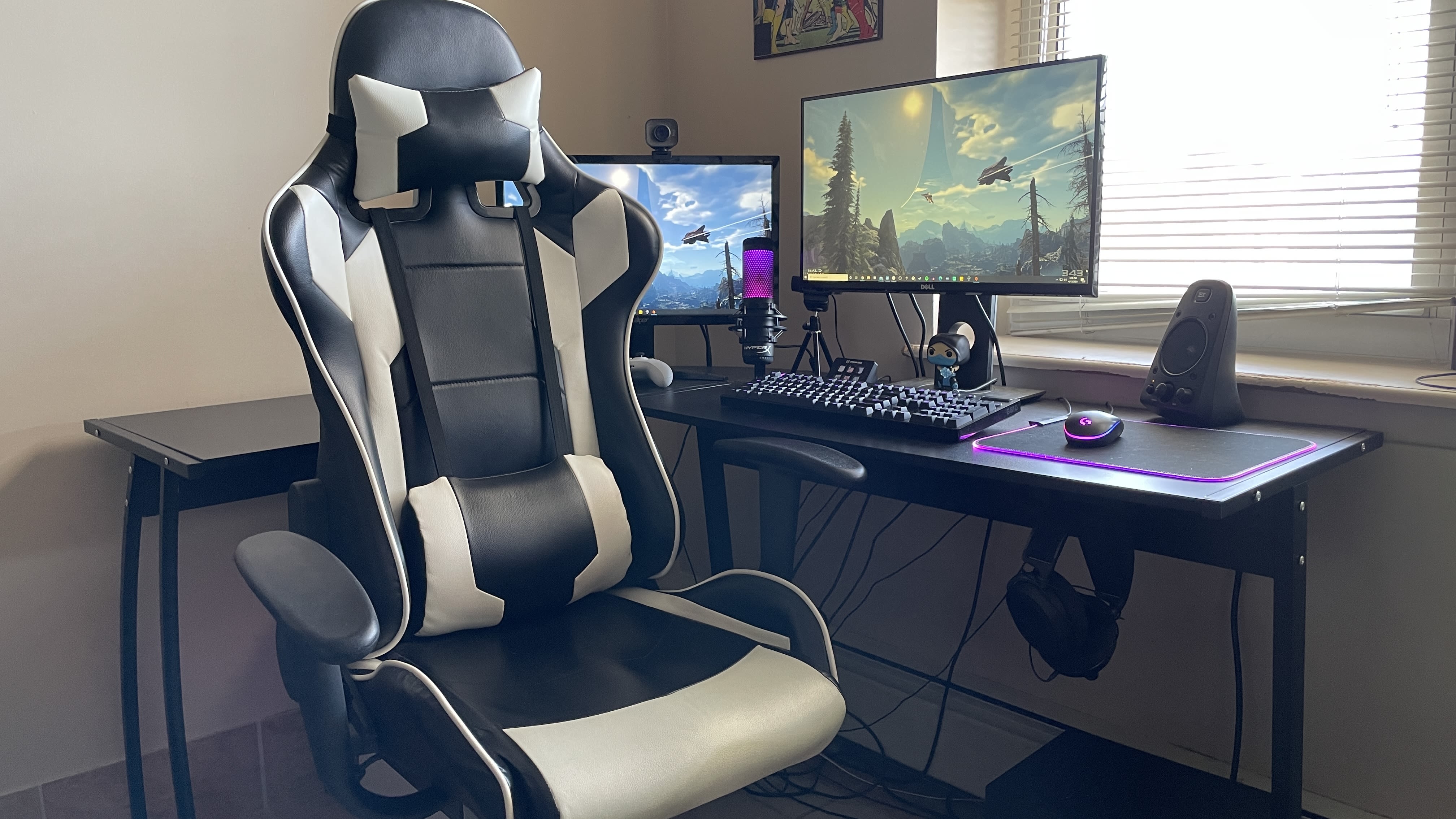 Stylish Gammer chair design with wheels - Gaming Chair Design Ideas - modern computer chair design picture for freelancer and gamer - mrlaboratory.in