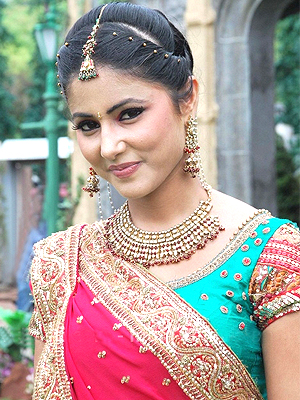 Hina Khan HD Wallpaper