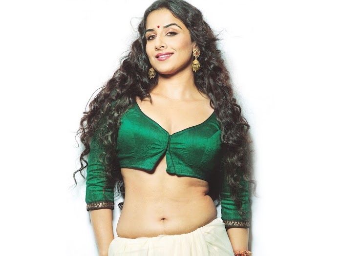 Vidya Balan Desi Style Hotness In Green Blouse Without Saree Really Seem to be B-Grade Actress