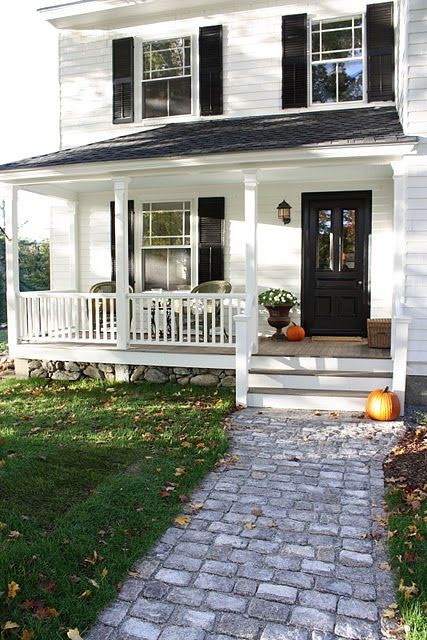 Characteristics of a Modern Farmhouse Exterior (Image via For the love of a House) #farmhouse #modernfarmhouse #farmhouseexterior #andersonandgrant