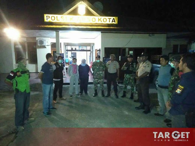 Satgas Raider 300 Laksanakan Patroli Kampung Malam Hari