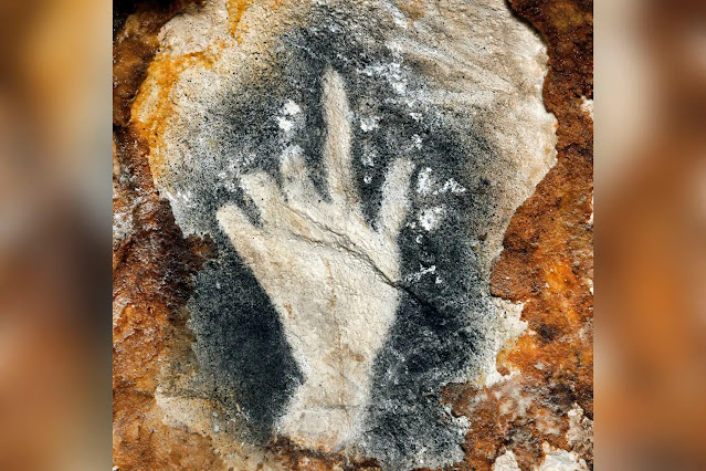 Υπάρχουν εκατοντάδες τοιχογραφίες σε σπήλαια που δείχνουν τουλάχιστον ένα κομμένο δάχτυλο. [Credit: Patrick Aventurier/SIPA]