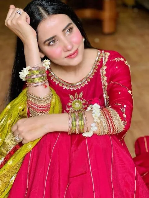 Saniya Shamshad Siyani Drama Dress