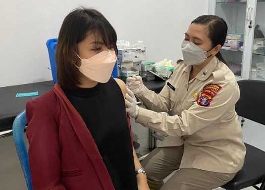 Seksi Dokkes Klinik Polresta Palangka Raya Laksanakan Bakti Kesehatan Bhayangkara