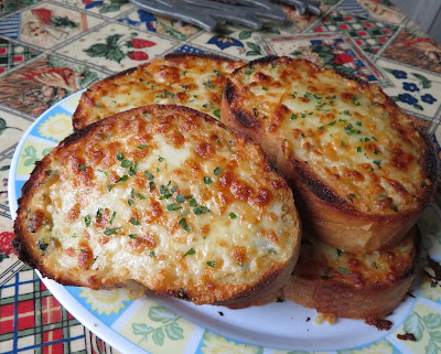 Small Batch Garlic Cheese Bread