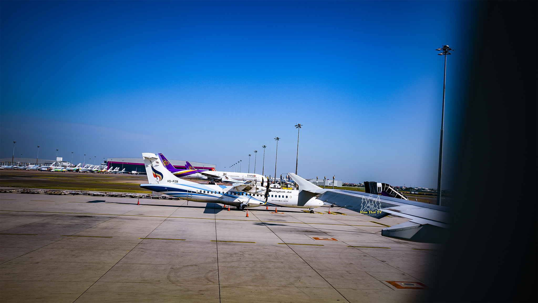 Máy bay loại nhỏ chuyên tuyến Băng Cốc – Koh Samui
