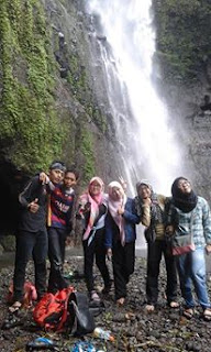 Jalan - Jalan Ke Curug 