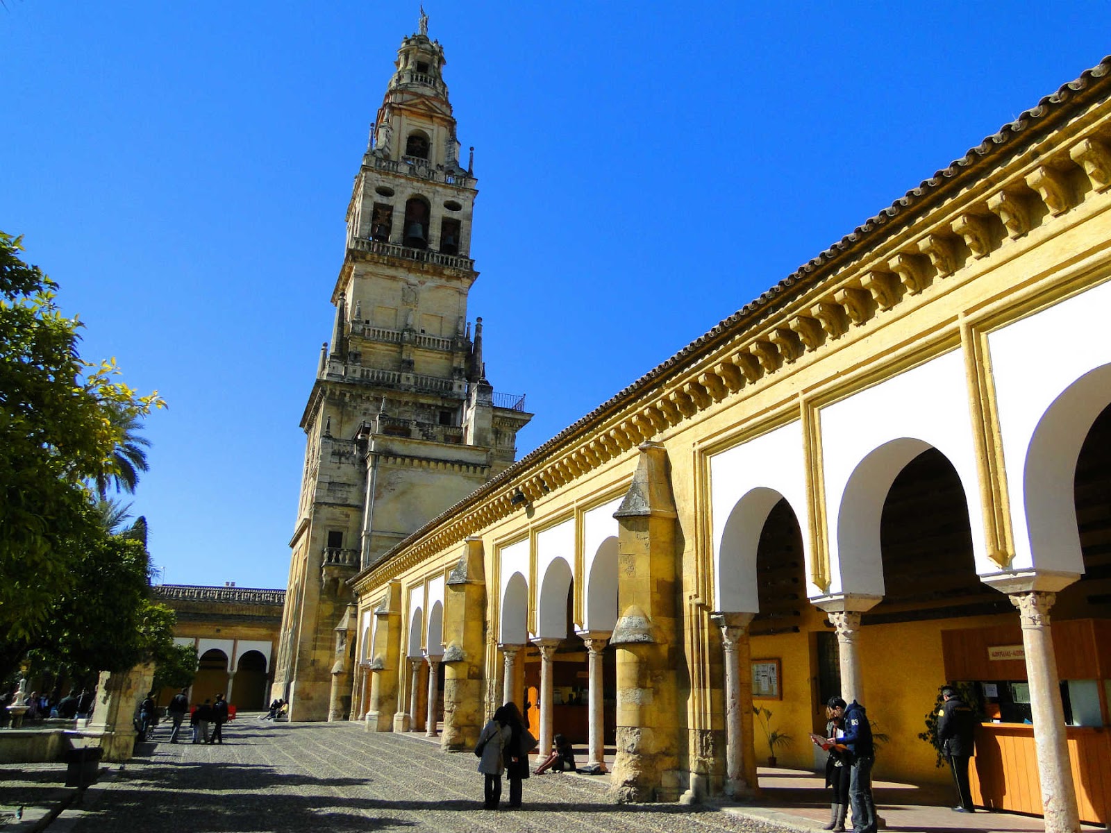 Pátio dos Naranjos, Catedral de Córdoba, Espanha.