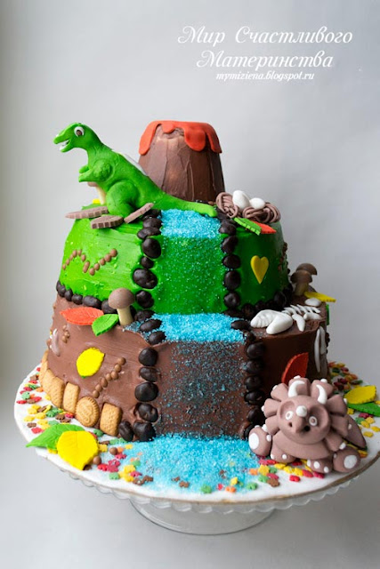 торт с динозаврами многоярусный