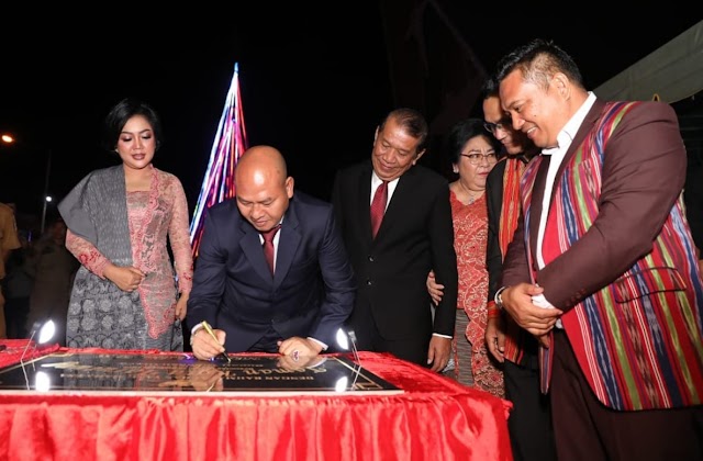 Bupati Taput Resmikan Taman Kota Tarutung