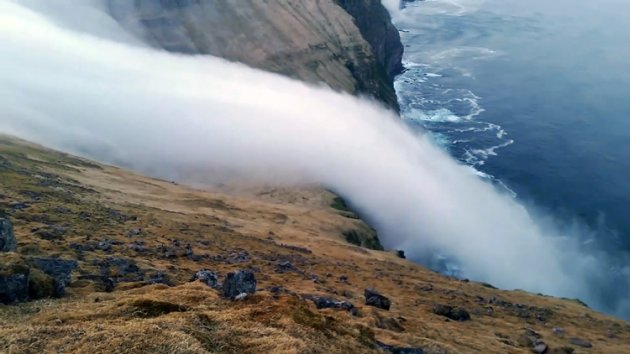 Video Air Terjun Kabut yang Megah