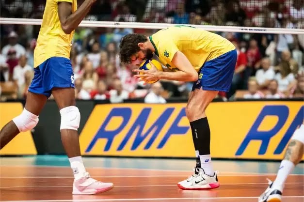 Lucão bị FIVB cấm thi đấu 4 trận vì hành động xấu khi nhận giải VĐTG từ tháng 9