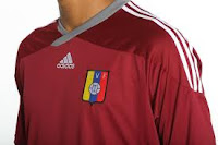 casaca vinotinto.jpg