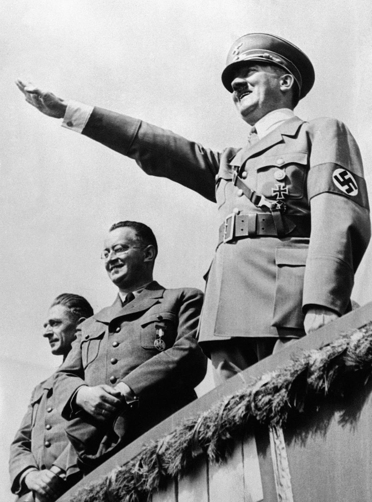 10 Major Mistakes Of World History That Will Make You Forget Yours - The man who didn't shoot Hitler, while he could