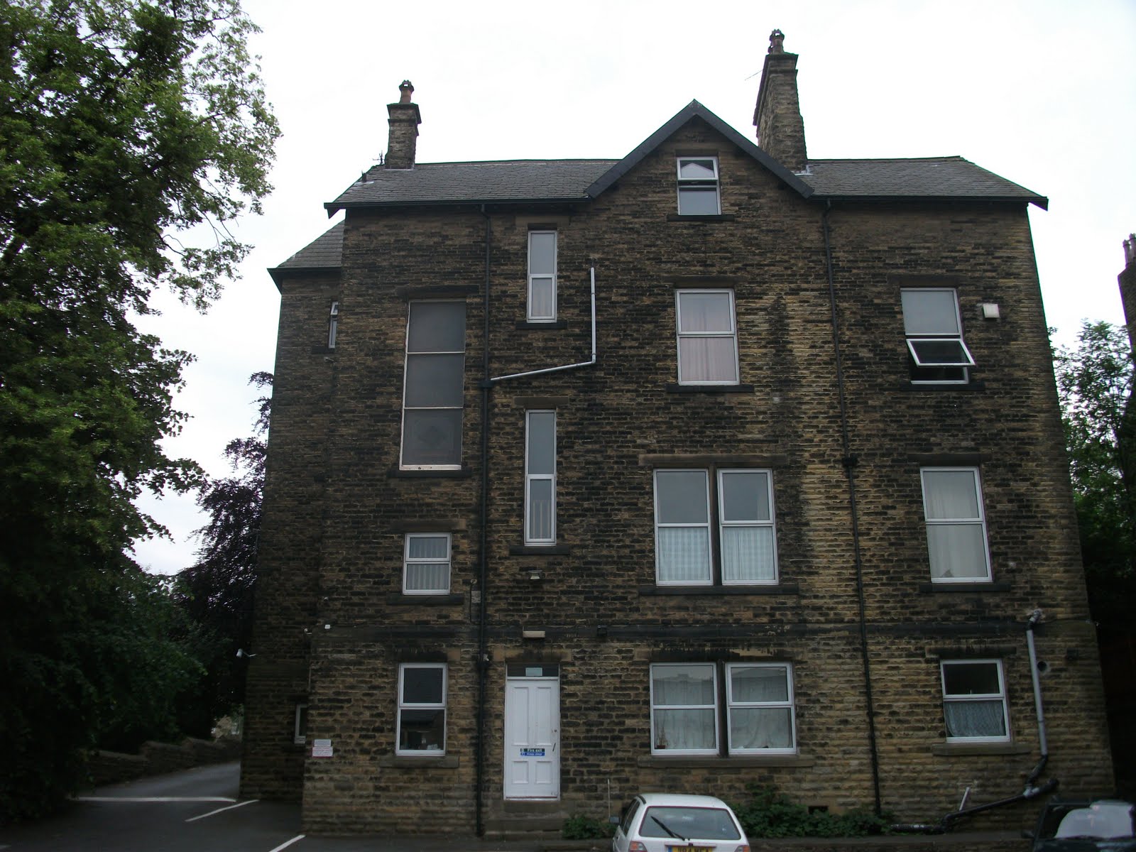 traditional bathroom suite COACH HOUSE, 8A QUEENS ROAD (modernised 2000)