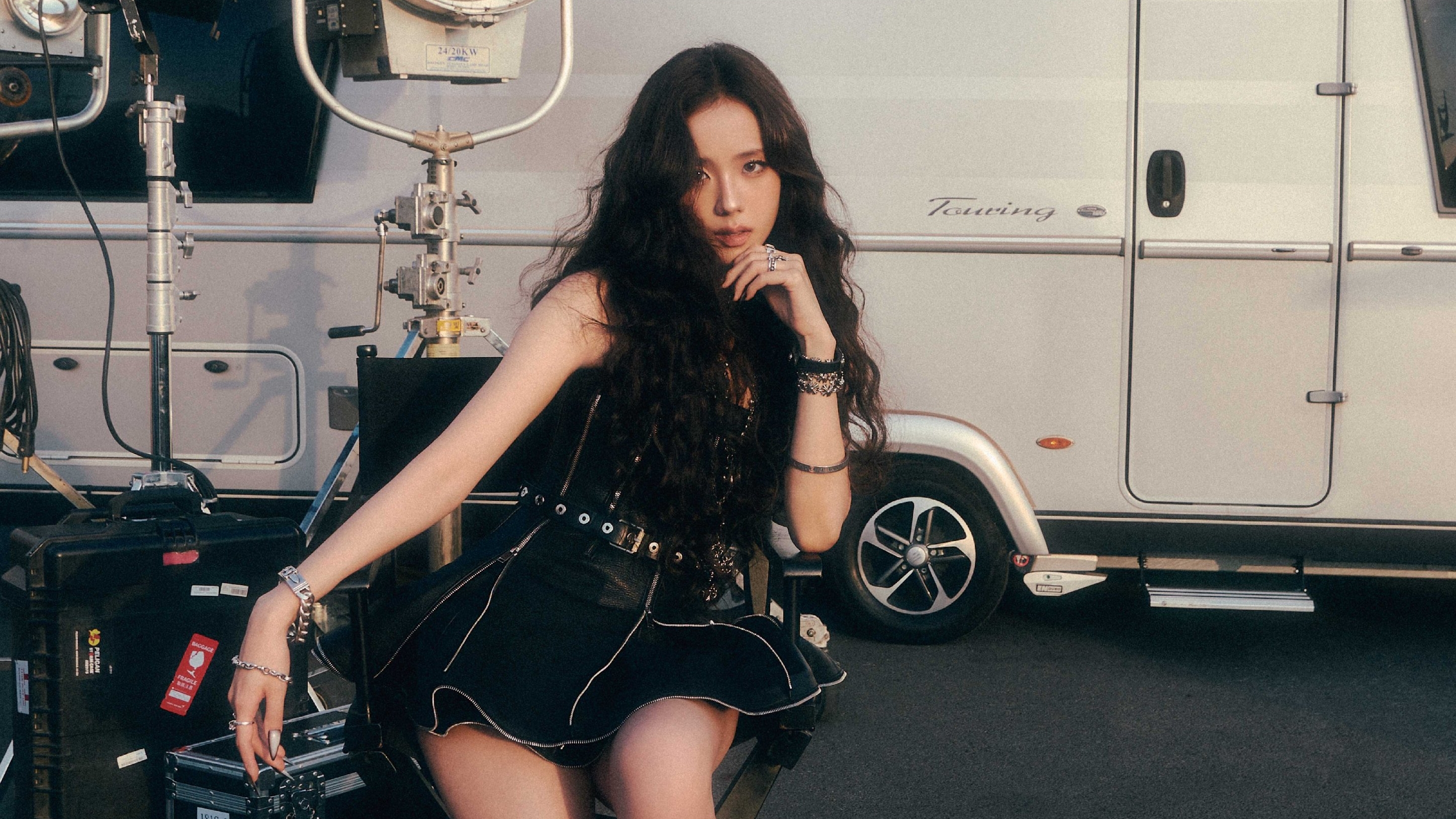 Jisoo (BLACKPINK) anuncia primeira turnê solo
