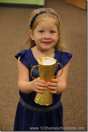 fathers day trophy craft kids can make themselves