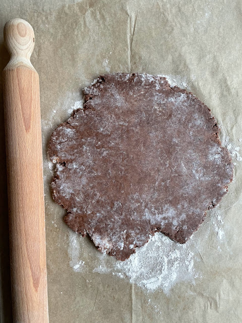 Pasta frolla al cacao stesa