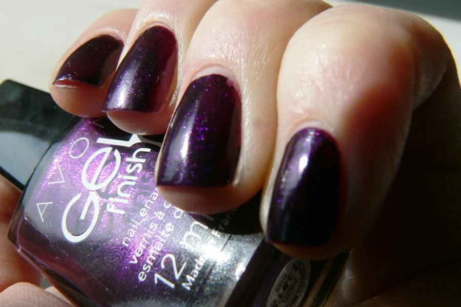 Avon Gel Finish Perfectly Plum drobinki