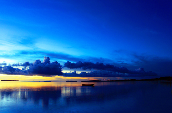 5 Foto Sunset di Pantai Ngurbloat