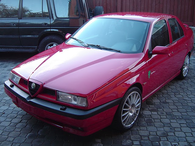 The 155 replaced the Alfa 75 Milano in Alfa's lineup