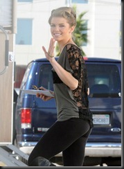 20111123-FP_8198427_McCordAnnaLynne_90210set_FP2_112211