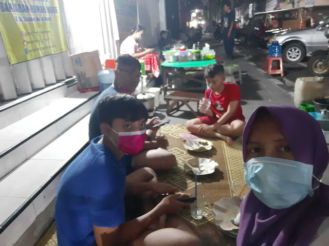 Lesehan pecel tumpang Jalan Dhoho Kediri