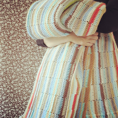 ByHaafner, crochet, favourite blanket, pastel colours, vintage wallpaper