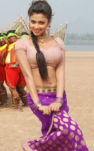 Amala Paul Hot Navel Show