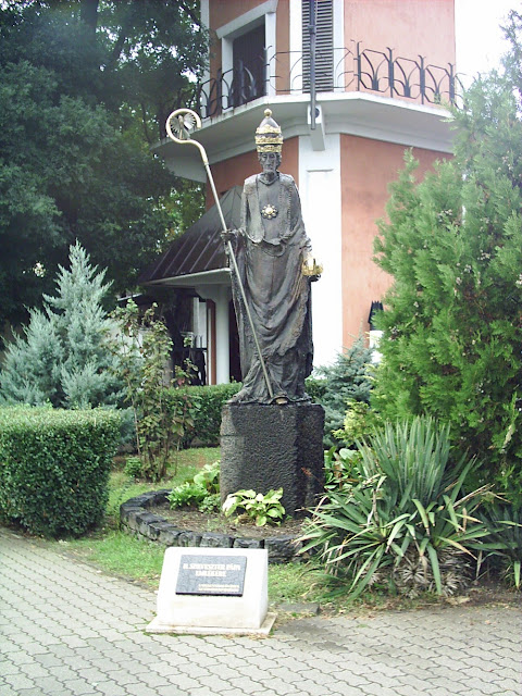 Статуя Папы Сильвестра II в Будапеште, Венгрия