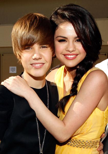 justin bieber selena gomez kissing. Justin Bieber y Selena Gomez