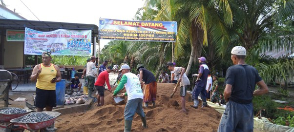 Momen Terakhir Satgas TMMD Ke-111 Kodim 1207/Pontianak Bersama Warga Setempat