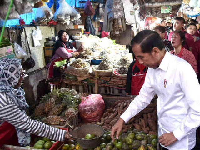 Sebelum ke Gelanggang Remaja Pasar Minggu, Jokowi Kunjungi Pasar Tradisional