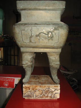 xông trầm vuông cổ